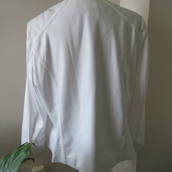 White Tanjay Pleather Bomber Style Jacket With Zippered Front Size 16P - Picture 2 of 11